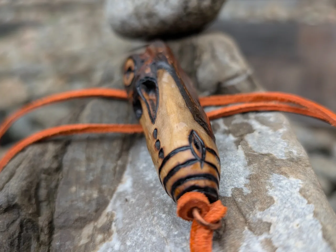 ZNAKI CZASU- wisiorek na rzemyku