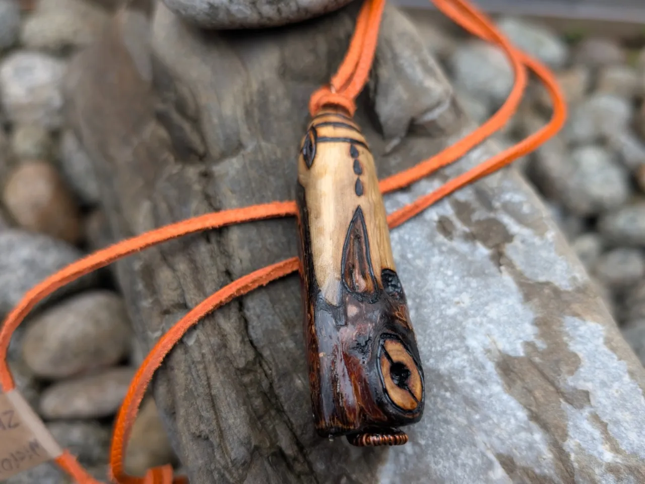 ZNAKI CZASU- wisiorek na rzemyku