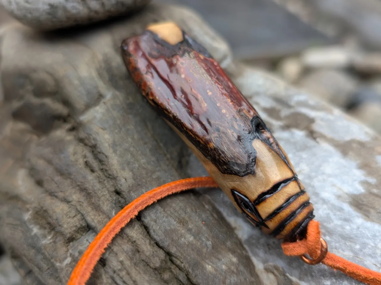 ZNAKI CZASU- wisiorek na rzemyku