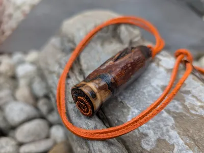 MOC WIARY- wisiorek na rzemyku