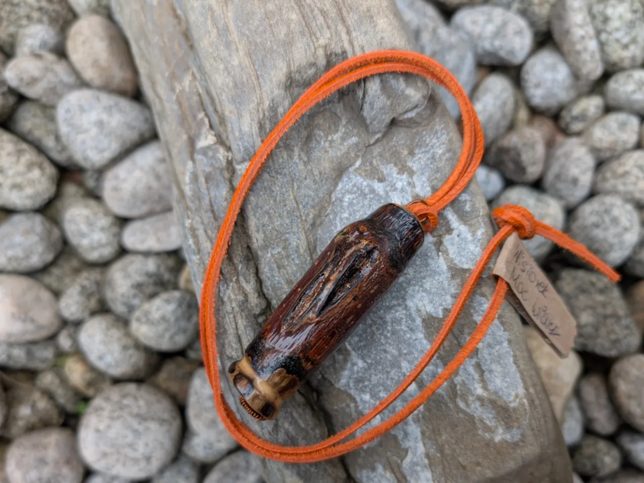 MOC WIARY- wisiorek na rzemyku