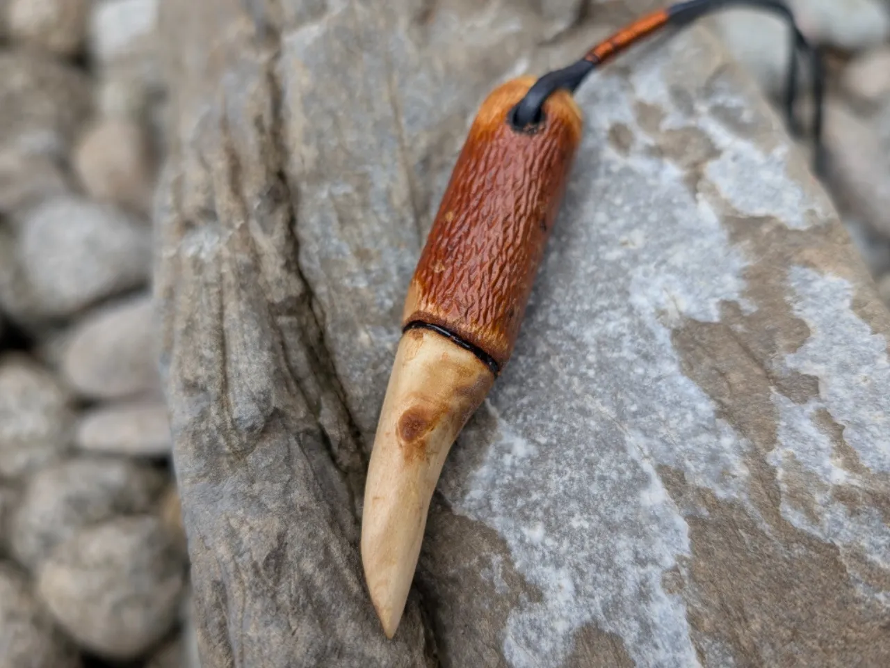 Fehu I- wisiorek na rzemyku