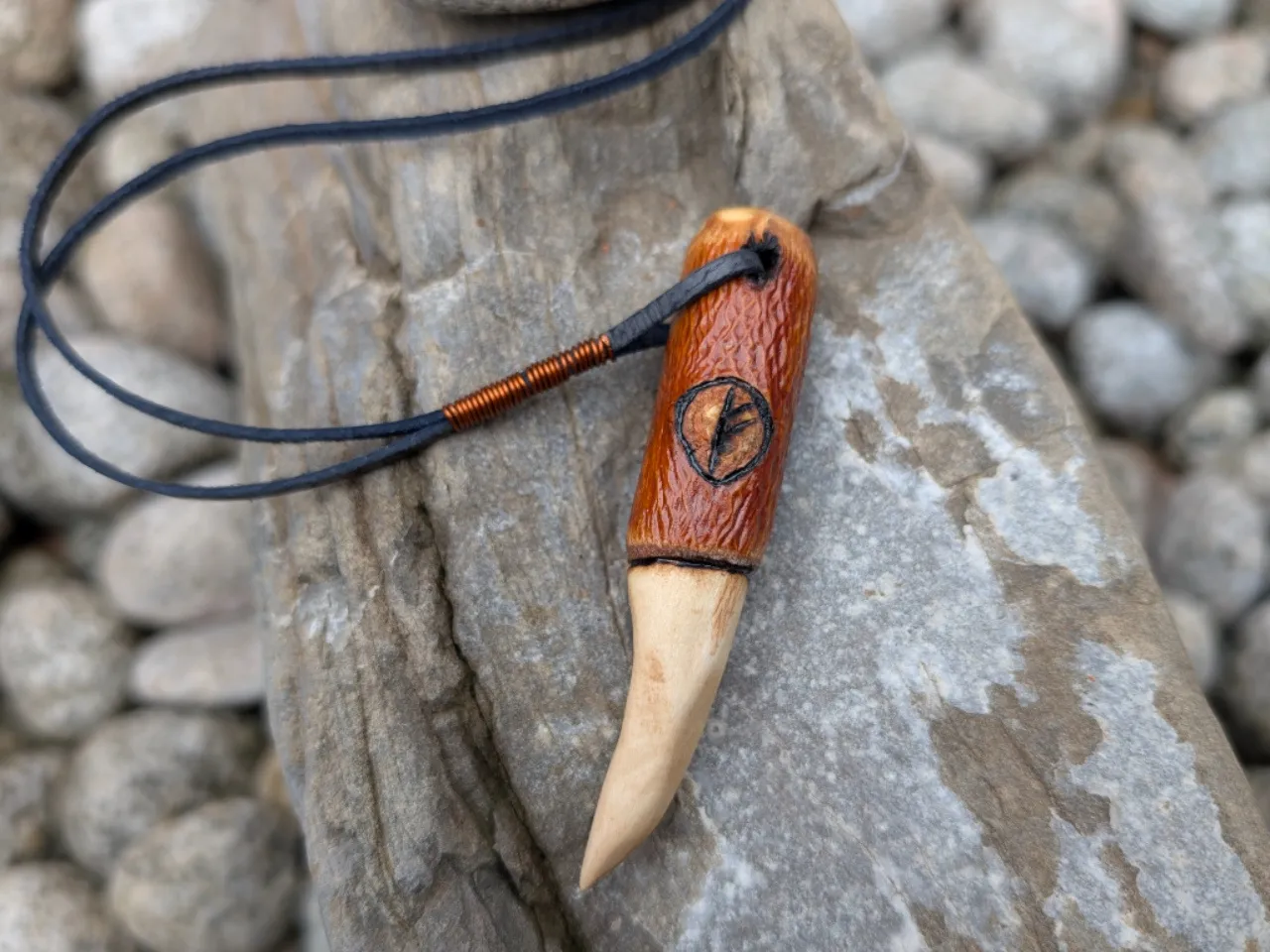 Fehu I- wisiorek na rzemyku