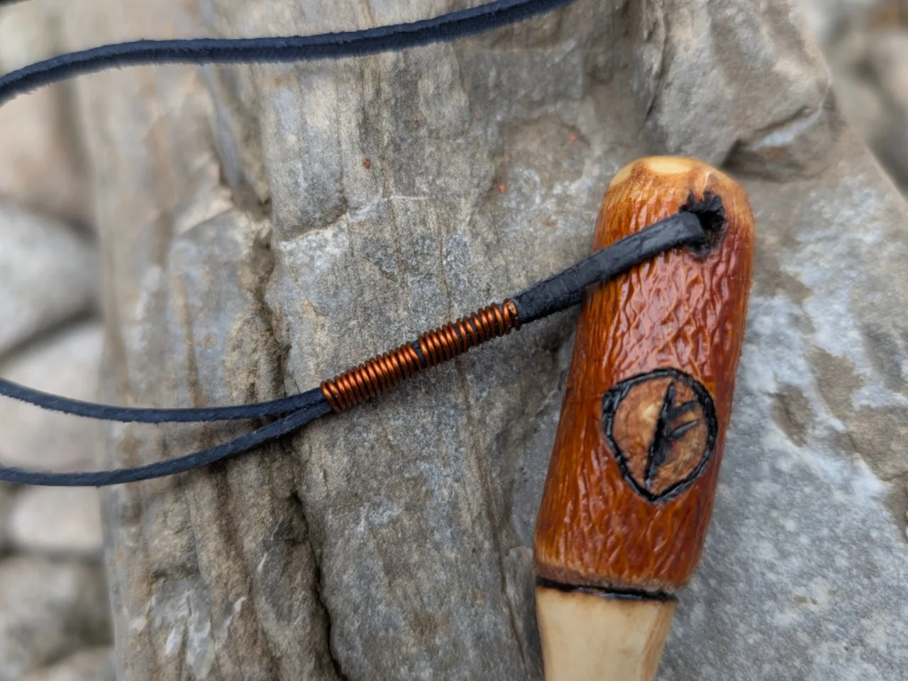 Fehu I- wisiorek na rzemyku